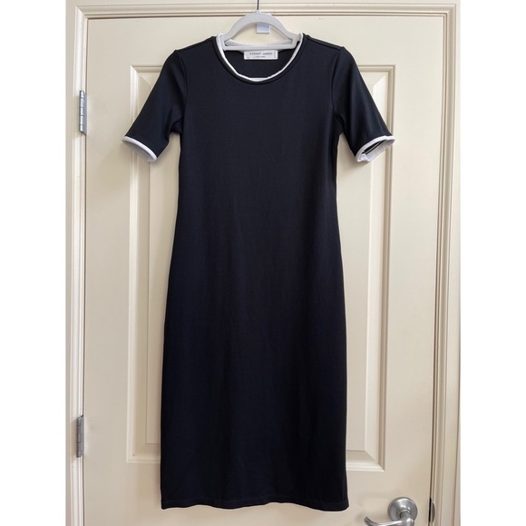 Sonnet James Dresses & Skirts - Sonnet James black short sleeve play dress